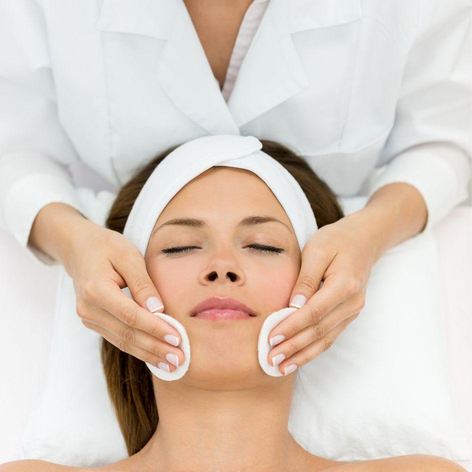 Dermaplaning training - 03